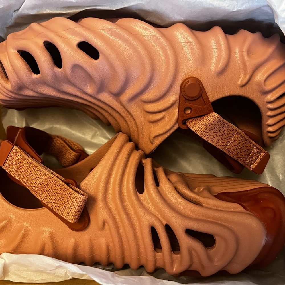 SALEHE BEMBURY X CROCS POLLEX CLOG KUWATA